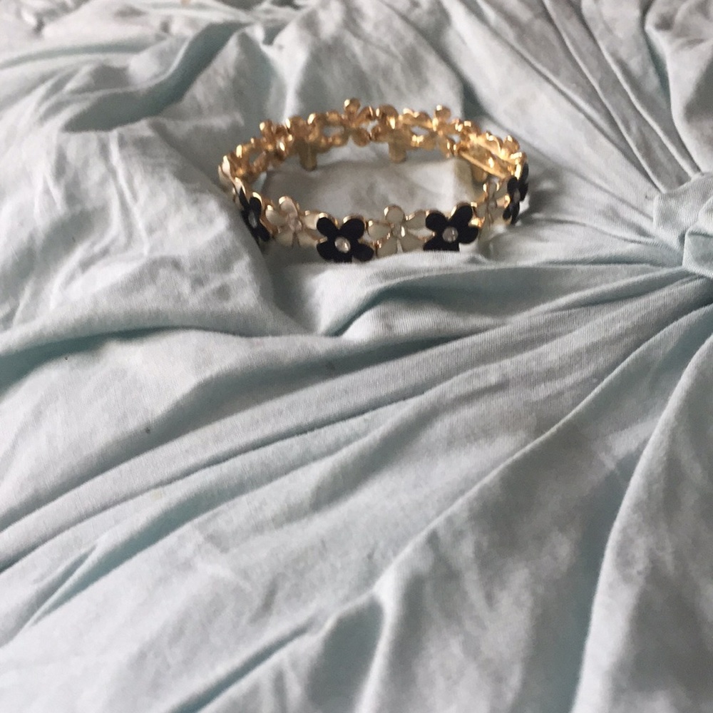 Flower black and white bracelet
